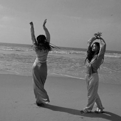 Happy Without Me lyrics by Chlöe songs cover